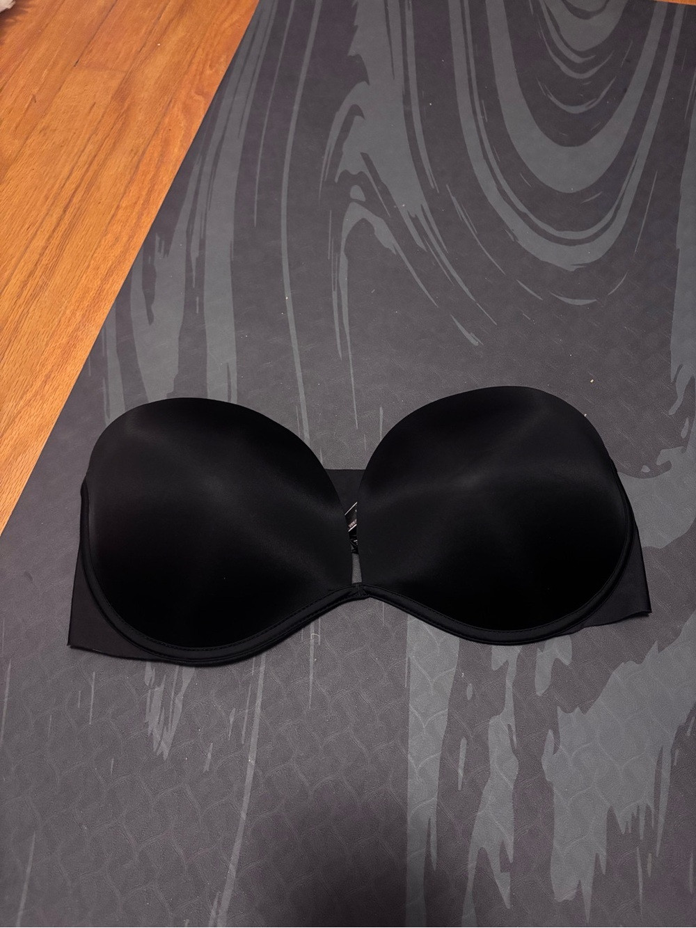 Victoria's Secret Black Strapless Smooth Molded Bra